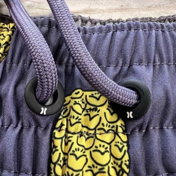 Hurley Shorts Size M Boardshorts With inner lining Pineapple Design Purple - Picture 4 of 9